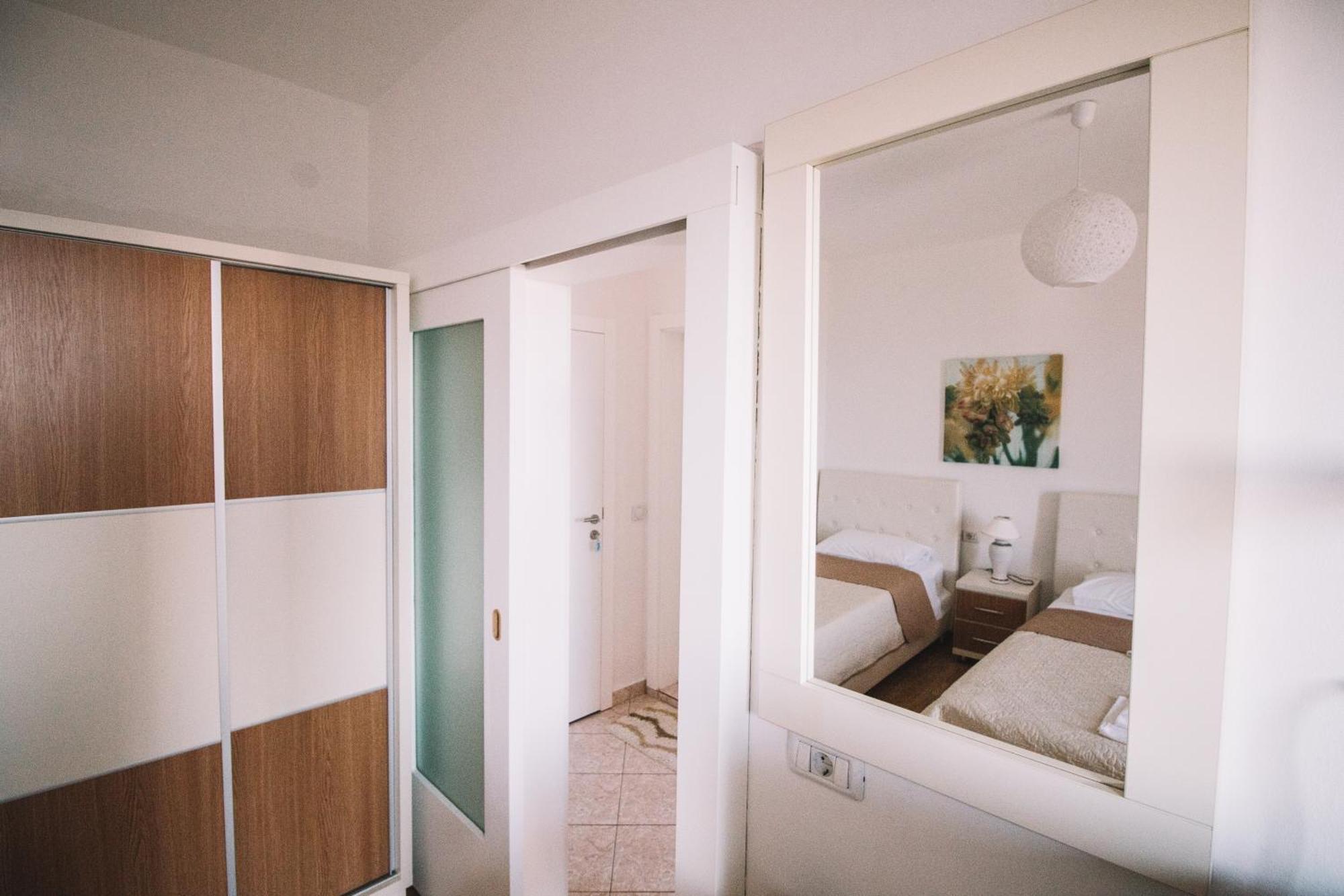 Apartments Hollaj Ulcinj Buitenkant foto